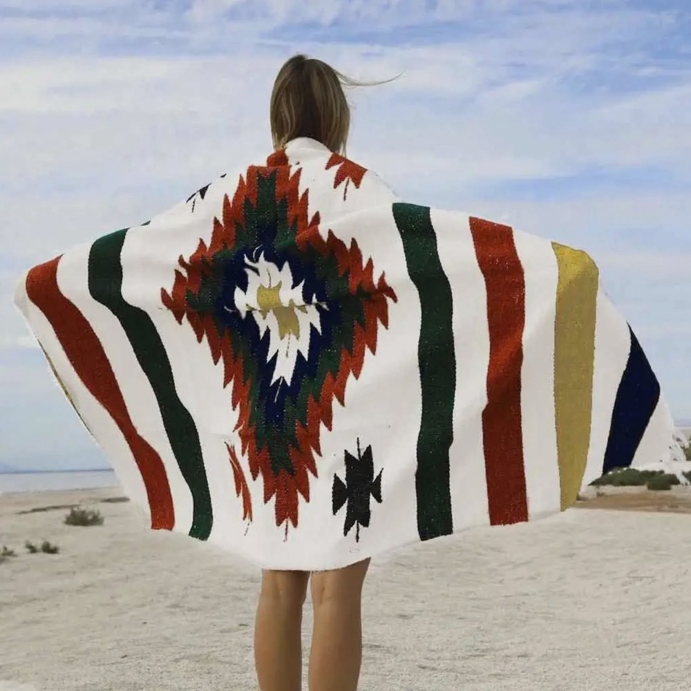 West Path‎ White Fiesta Diamond Mexican Blanket
